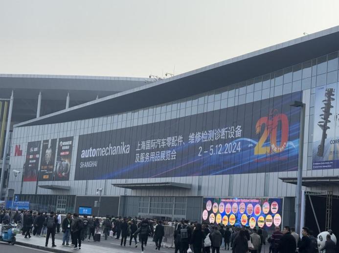 Hengda कर्मचारीहरु 2024 Automechanika Shanghai मा भाग लिए